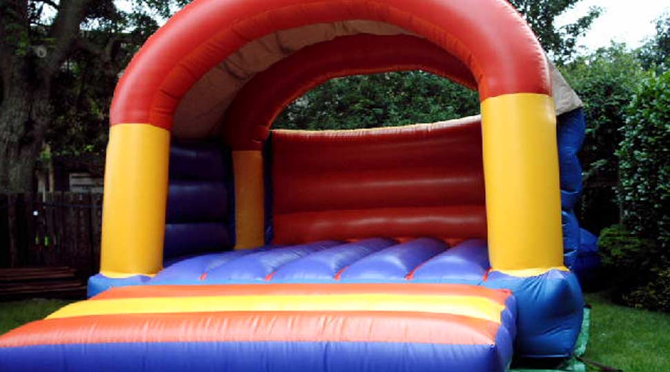 Bouncy Castle and inflable slide hire for Northamptonshire