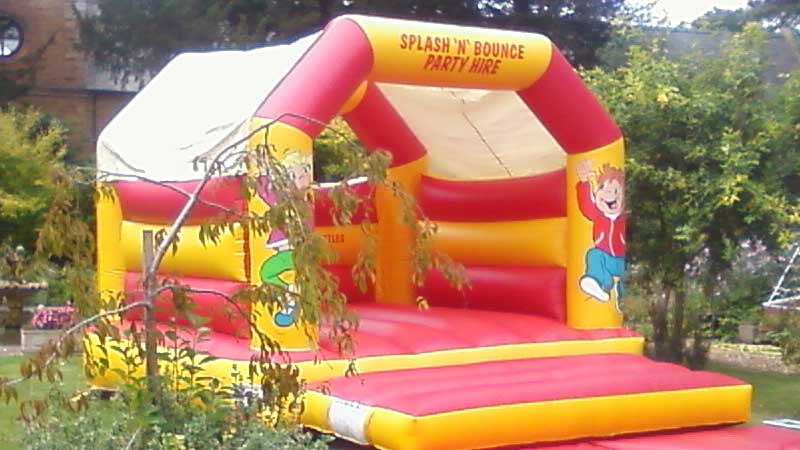 Bouncy Castle and inflable slide hire for Northamptonshire